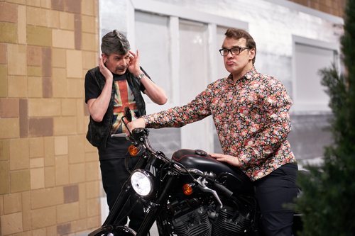 Bruno prueba a conducir una moto en el 11x07 de 'La que se avecina'