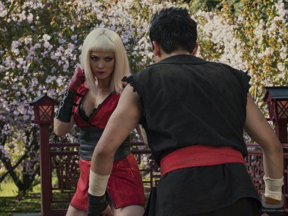 Roxette lucha contra Lance en "Striking Vipers", capítulo 5x01 de  'Black Mirror'