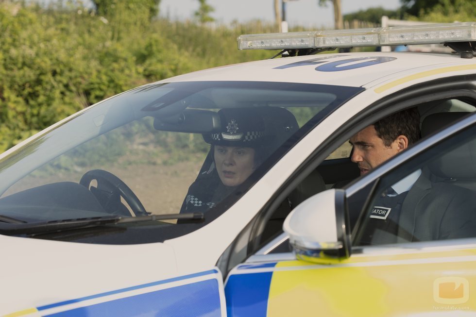 Monica Dolan y Daniel Ings en el 5x02 de 'Black Mirror'