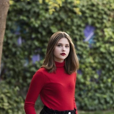 Nicole Wallace como Nora de 'Skam España'