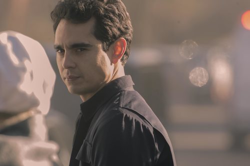 Nick lanza una misteriosa mirada en la tercera temporada de 'The Handmaid's Tale'