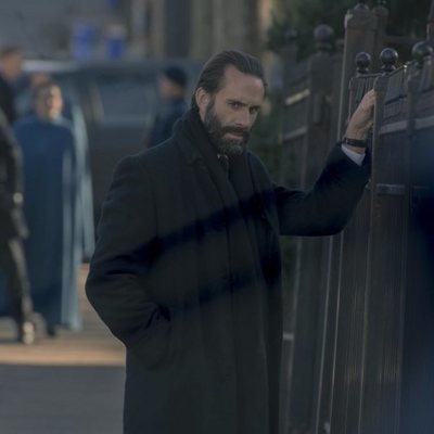 Joseph Fiennes como Fred Waterford en la tercera temporada de 'The Handmaid's Tale'