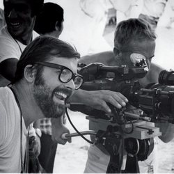 Chicho Ibáñez Serrador dirigiendo "¿Quién puede matar a un niño?" (1976)