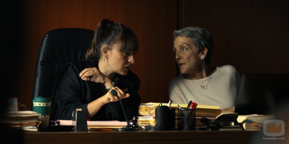 Candela Peña es jueza en 'Hierro'