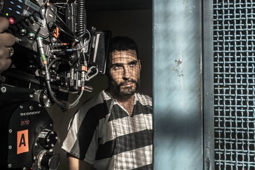 Miguel Ángel Silvestre grabando una escena de 'En el corredor de la muerte'