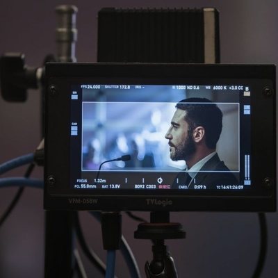 Miguel Ángel Silvestre en pleno rodaje de 'En el corredor de la muerte'