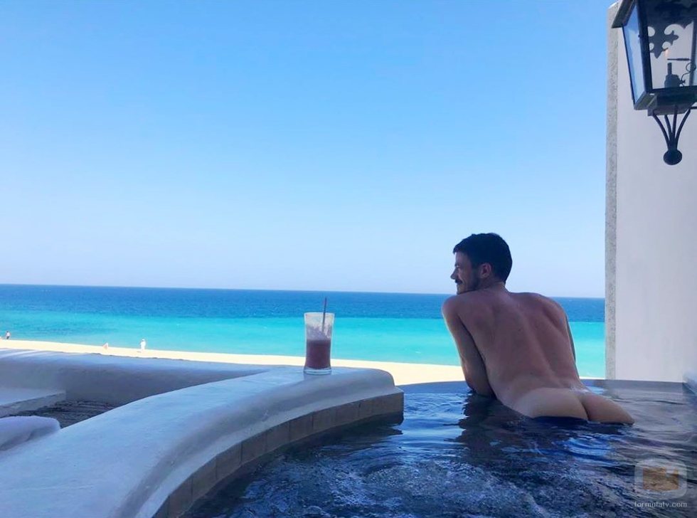 Grant Gustin comparte una imagen desnudo en Instagram
