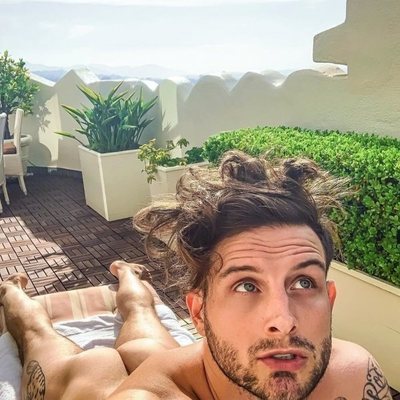 Nico Tortorella comparte una imagen desnudo en Instagram