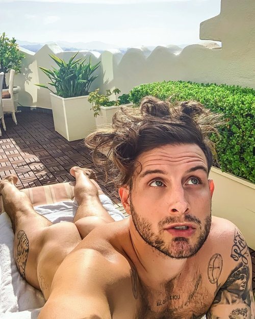Nico Tortorella comparte una imagen desnudo en Instagram