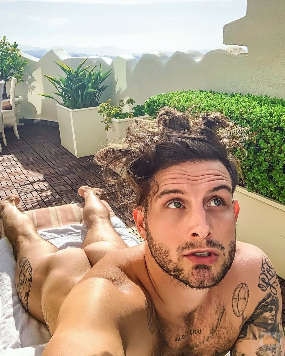 Nico Tortorella comparte una imagen desnudo en Instagram
