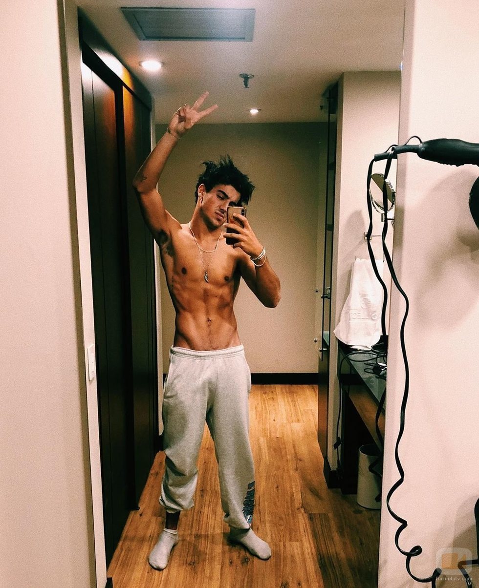 Óscar Casas sin camiseta en Bogotá