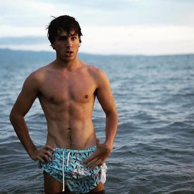 Óscar Casas en bañador