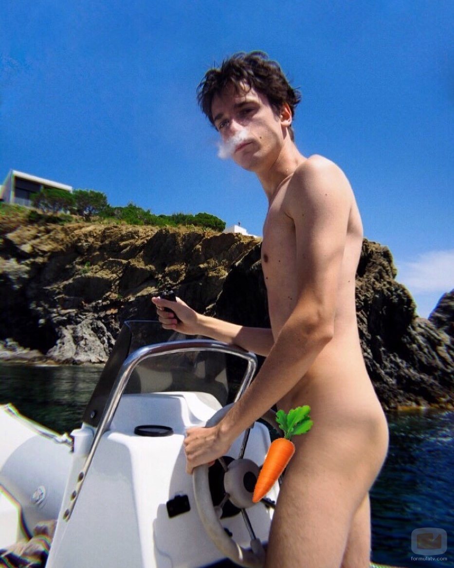 Marcos Franz ('Merlí') protagoniza un desnudo integral en un barco 