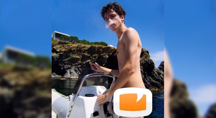 Marcos Franz ('Merlí') protagoniza un desnudo integral en un barco