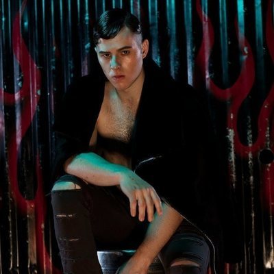 Nolan Gould sudado y sin camiseta en su sesión de la revista C'est Prune