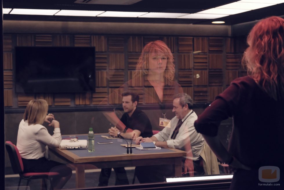 Emma Suárez supervisa el interrogatorio a Carmen Machi en 'Criminal'