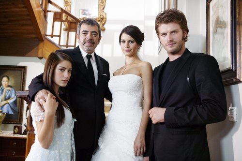 Los cuatro protagonistas de 'Amor prohibido', la serie turca más vista