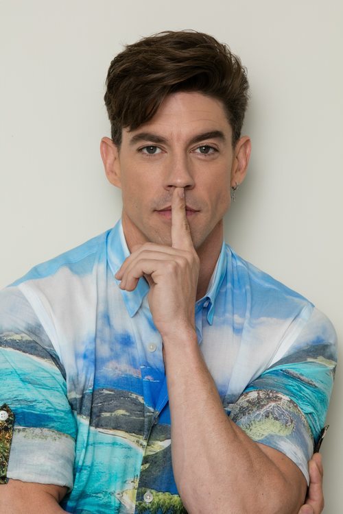 Adrián Lastra, en la portada de Dear Magazine