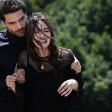 Emir Kozcuoglu sujeta a Nihan Sezin en el final de 'Kara Sevda (Amor Eterno)'