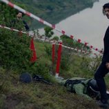 Kemal Soydere sobre una mina en el final de 'Kara Sevda (Amor eterno)'