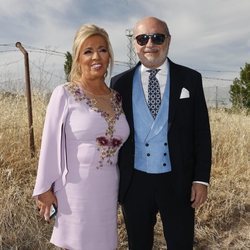 Carmen Borrego junto a su marido en la boda de Belén Esteban y Miguel