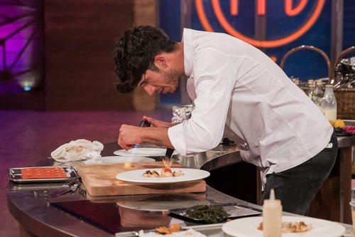 Aleix, ganador de 'MasterChef 7', entre fogones