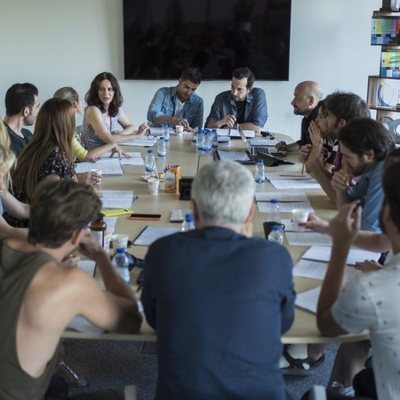 La mesa de la lectura de guion de 'Velvet: una navidad para recordar'