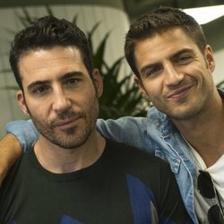 Maxi Iglesias  y Miguel Ángel Silvestre, juntos en la lectura de guion del final de 'Velvet colección'