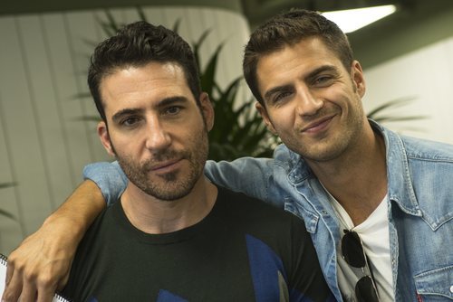 Maxi Iglesias  y Miguel Ángel Silvestre, juntos en la lectura de guion del final de 'Velvet colección'