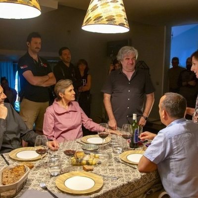 El equipo de 'Vergüenza', en el rodaje de la tercera temporada