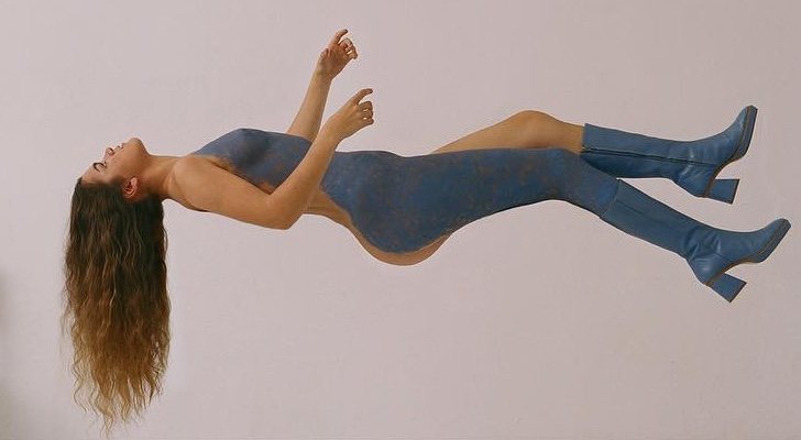 Portada de "Pero no pasa nada", primer disco de Amaia