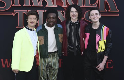 Finn, Caleb, Noah y Gaten acuden a la premiere de la tercera temporada de 'Stranger Things'