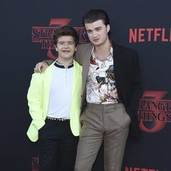 Gaten Matarazzo y Joe Keery, en la premiere de la tercera temporada de 'Stranger Things'