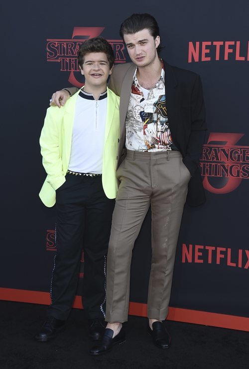 Gaten Matarazzo y Joe Keery, en la premiere de la tercera temporada de 'Stranger Things'