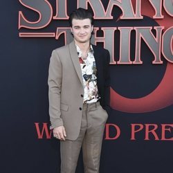 Joe Keery, en la premiere de la tercera temporada de 'Stranger Things'