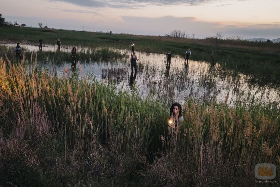 Un grupo busca a la pequeña Soledad en 'Perdida'