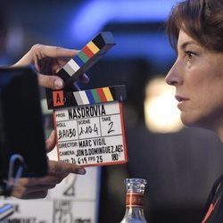 Leonor Watling junto a una claqueta en la grabación de 'Nasdrovia'