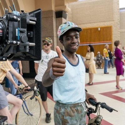 Caleb McLaughlin en el rodaje de la tercera temporada de 'Stranger Things'
