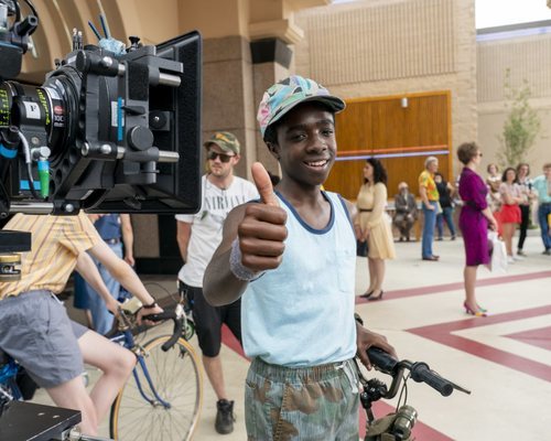 Caleb McLaughlin en el rodaje de la tercera temporada de 'Stranger Things'