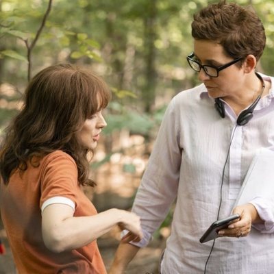 Winona Ryder y Uta Briesewitz en el rodaje de la tercera temporada de 'Stranger Things'