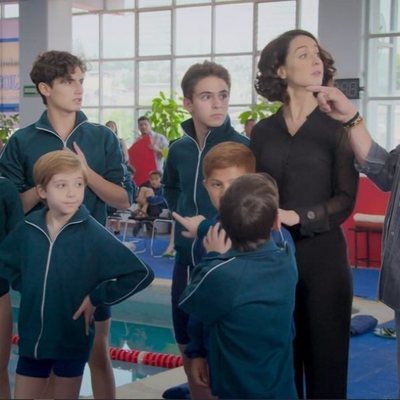 Aris y Temo en la piscina en 'Mi marido tiene más familia'