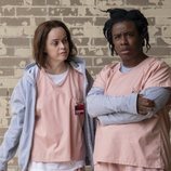 Taryn Manning y Uzo Aduba en el rodaje de la temporada 7 de 'Orange is the New Black'