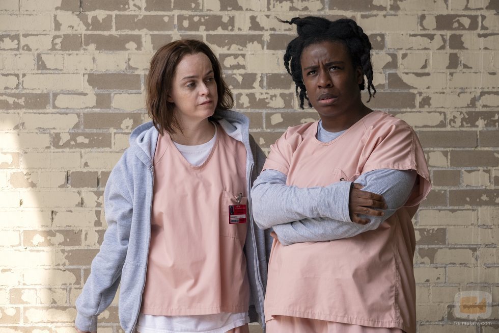 Taryn Manning y Uzo Aduba en el rodaje de la temporada 7 de 'Orange is the New Black'