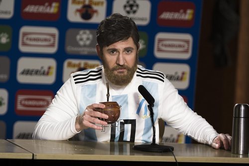 'Hoy no, mañana' imita al futbolista Leo Messi