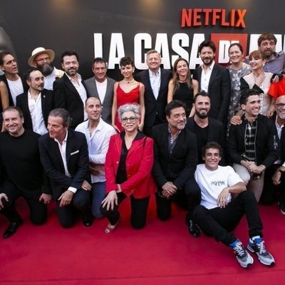 El equipo de 'La Casa de Papel' en la premiere de la tercera temporada