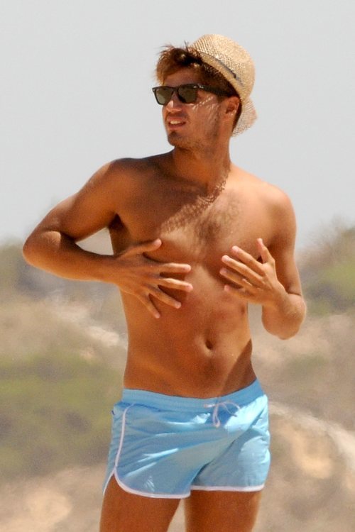 Maxi Iglesias en bañador durante sus vacaciones en Cádiz
