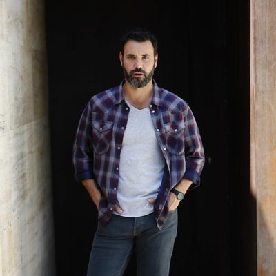 Miquel Fernández posa en el rodaje de 'El nudo'