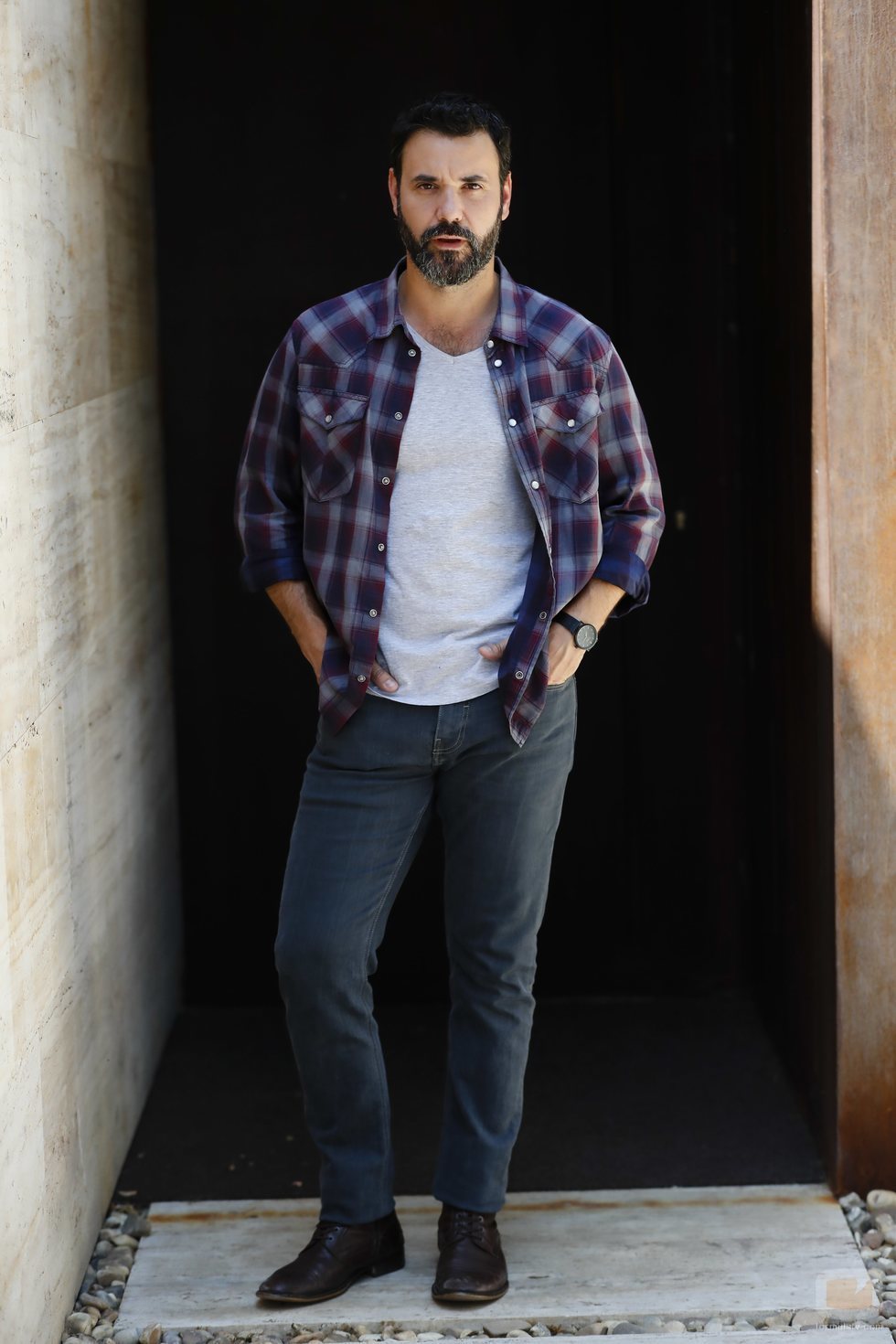 Miquel Fernández posa en el rodaje de 'El nudo'