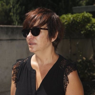 Melani Olivares en el tanatorio por la muerte de Eduardo Gómez