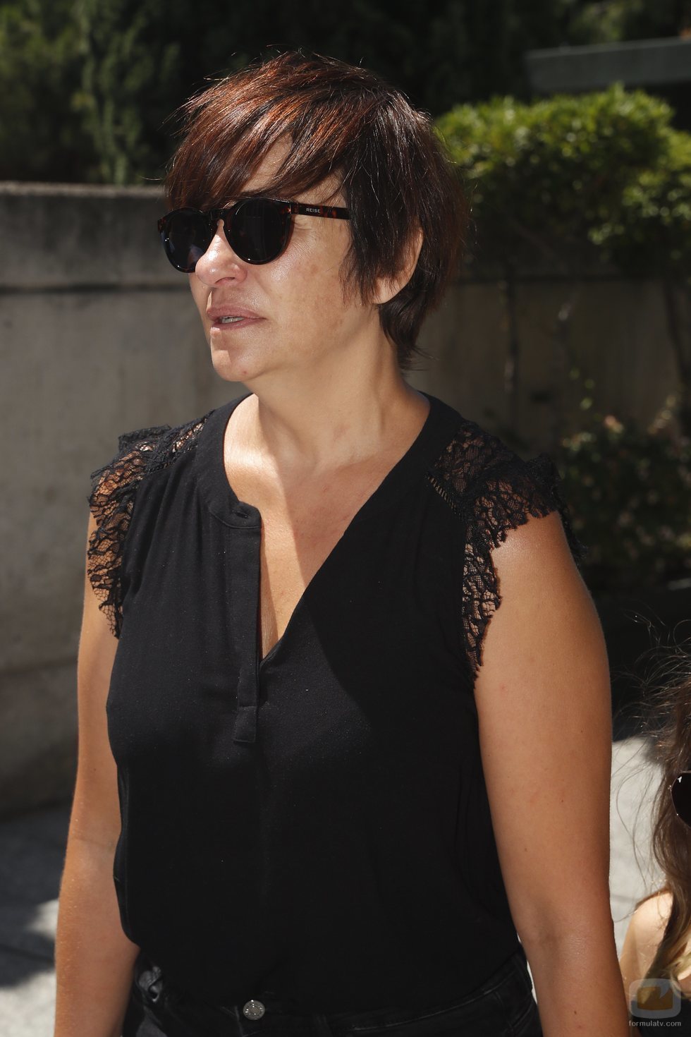 Melani Olivares en el tanatorio por la muerte de Eduardo Gómez